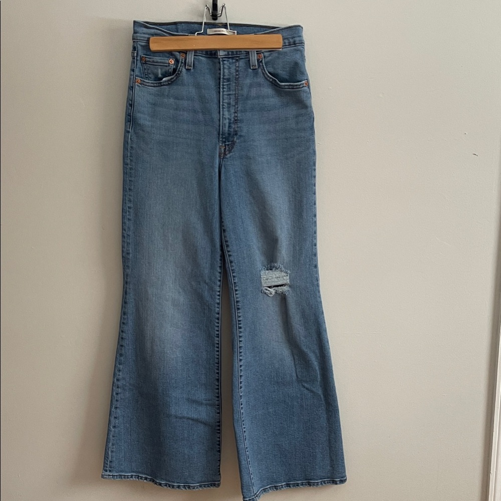 Levi's Ribcage Bell Distressed Jeans